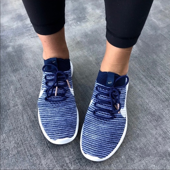 Nike Shoes - NEW 💙 NIKE ROSHE TWO FLYKNIT SIZE 10.5 WOMEN
